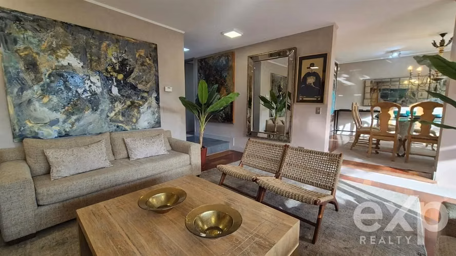 Exclusiva Casa, 5D,5B.  en cond. Los Bosques, Chicureo