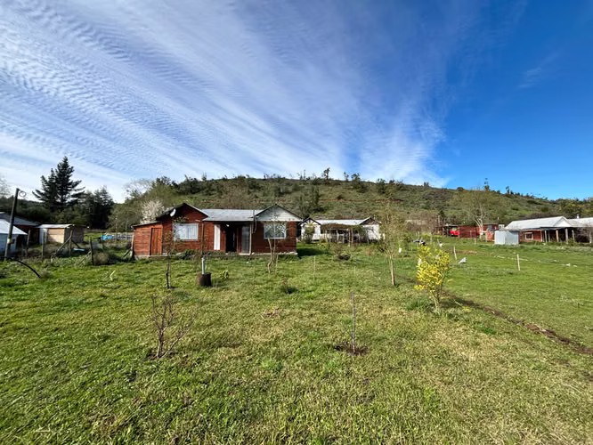 Parcela con 2 casas frente al balneario. Colbun (179631)