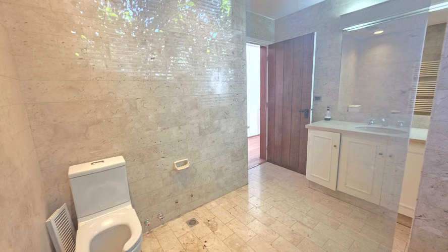 Moderna Casa con Excelente Conectividad (179578)