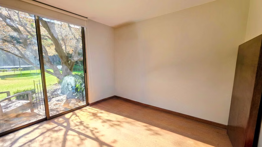 Moderna Casa con Excelente Conectividad (179578)