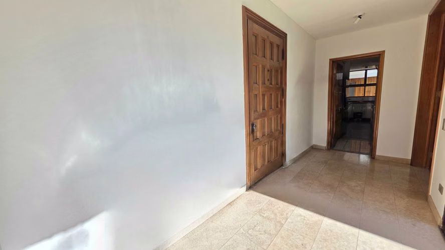 Moderna Casa con Excelente Conectividad (179578)