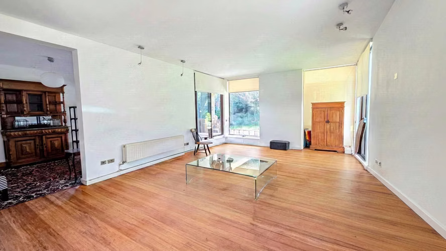 Moderna Casa con Excelente Conectividad (179578)