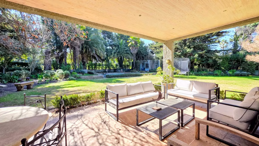 Moderna Casa con Excelente Conectividad (179578)