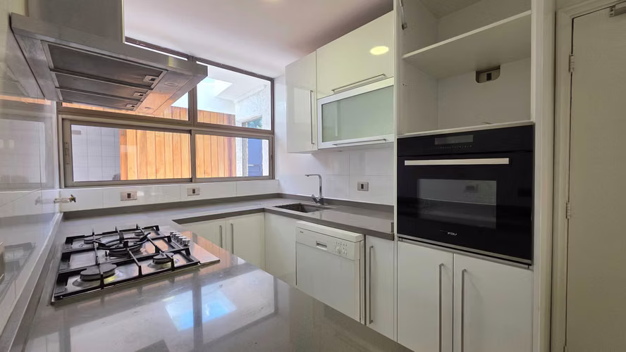 Moderna Casa con Excelente Conectividad (179578)