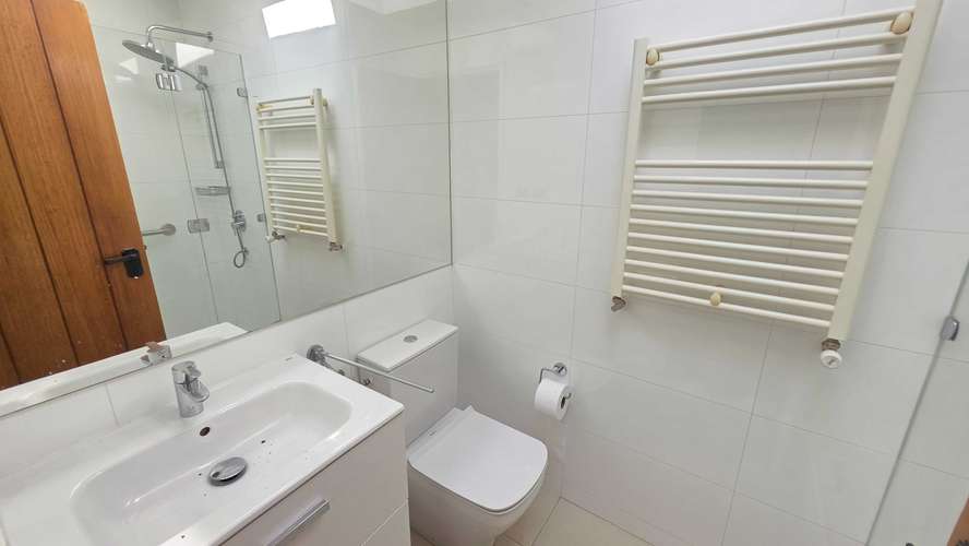 Moderna Casa con Excelente Conectividad (179578) - Imagen 22