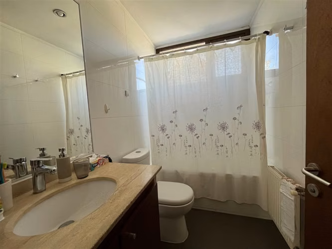 Casa en arriendo de 4 dorm. en Las Condes