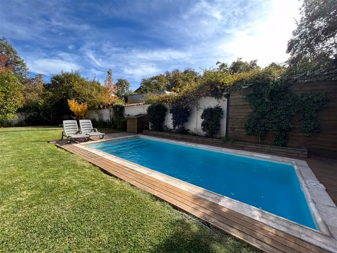 Casa en arriendo de 4 dorm. en Las Condes