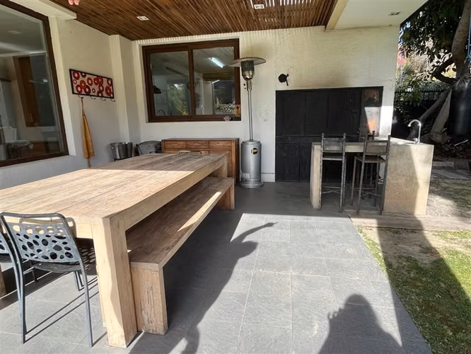 Casa en arriendo de 4 dorm. en Las Condes
