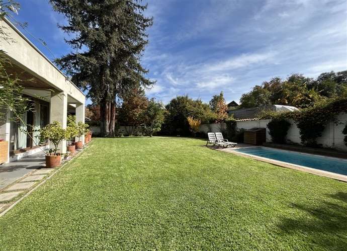 Casa en arriendo de 4 dorm. en Las Condes - Imagen 2