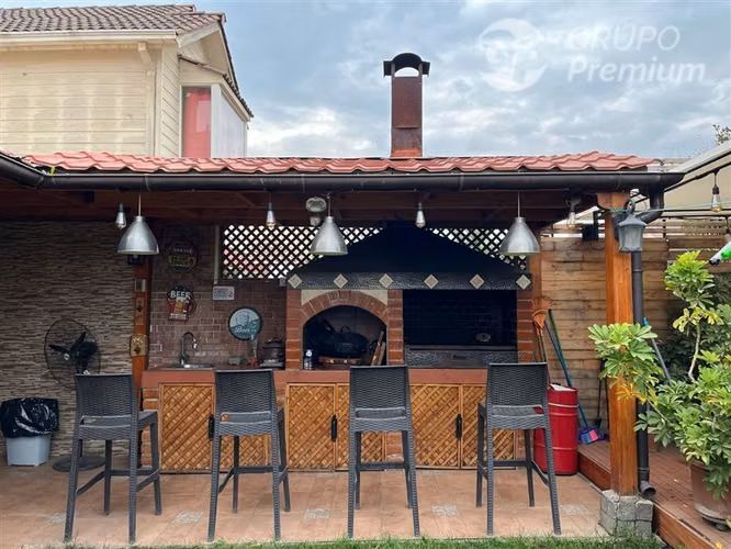 Casa en venta de 4D 3B SE Larapinta