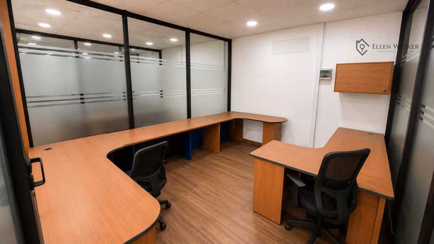 Amplia propiedad comercial y oficinas 747 m² – Lord Cochrane, Santiago - Imagen 13