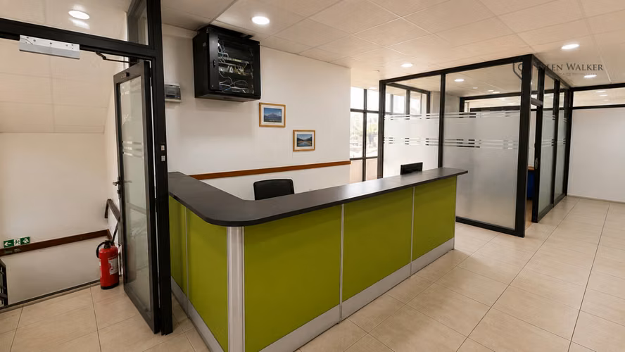 Amplia propiedad comercial y oficinas 747 m² – Lord Cochrane, Santiago - Imagen 4