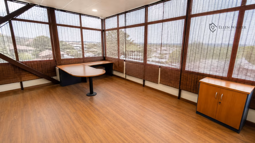 Amplia propiedad comercial y oficinas 747 m² – Lord Cochrane, Santiago - Imagen 16