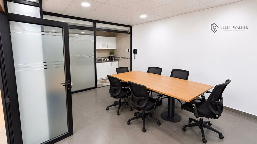 Amplia propiedad comercial y oficinas 747 m² – Lord Cochrane, Santiago - Imagen 9