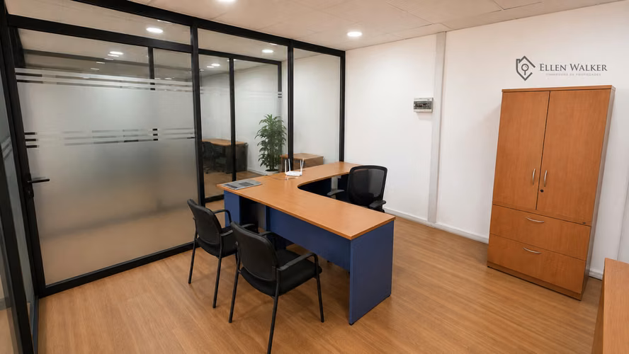 Amplia propiedad comercial y oficinas 747 m² – Lord Cochrane, Santiago - Imagen 12