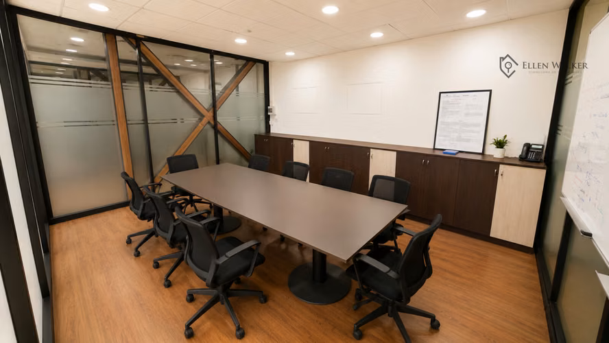 Amplia propiedad comercial y oficinas 747 m² – Lord Cochrane, Santiago - Imagen 2