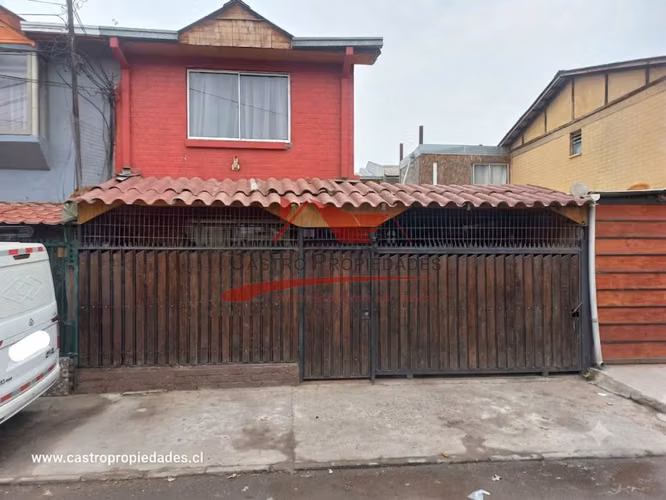 Casa de Dos Pisos con 3 Dormitorios, 2 Baños, Quilicura.
