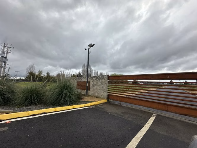 Se vende lote en Altos de Linares.