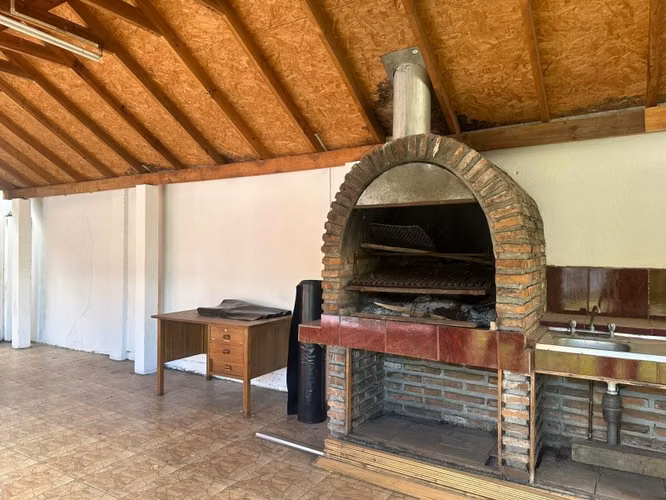 Se vende casa central en Linares,