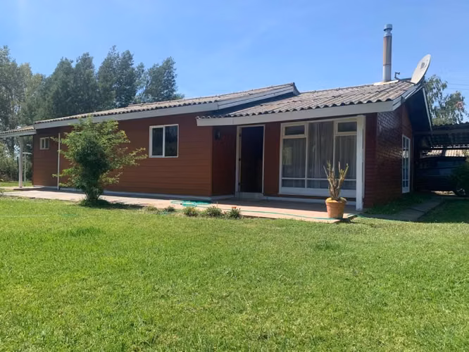 Se vende casa en Condominio Sta. Elena de colbun