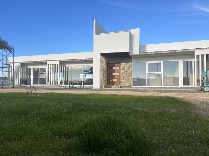 Se vende casa Nueva en Linares