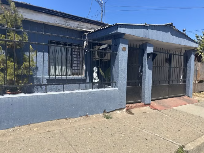 Se vende casa central en Linares