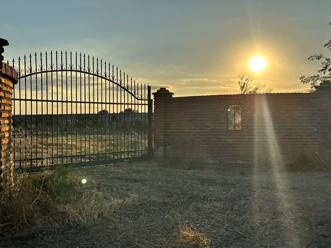 SE VENDE LOTE FENTE A UBIFRUTTI EN LINARES