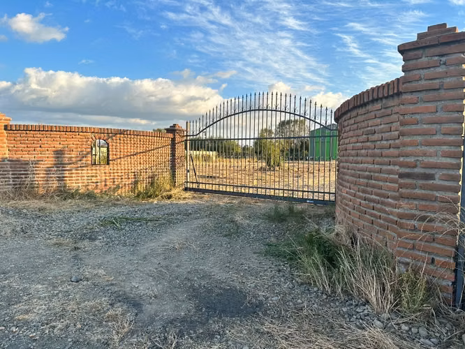 SE VENDE LOTE FENTE A UBIFRUTTI EN LINARES