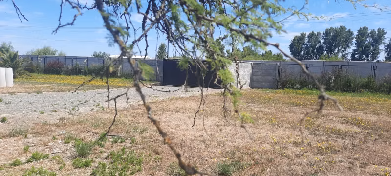Se vende lote con Rol, sector los Leones frente a Unifrutti,