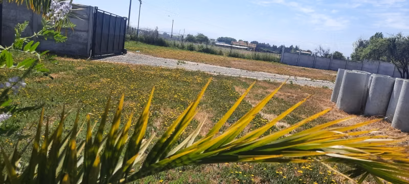 Se vende lote con Rol, sector los Leones frente a Unifrutti,