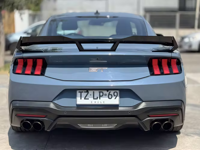 FORD MUSTANG