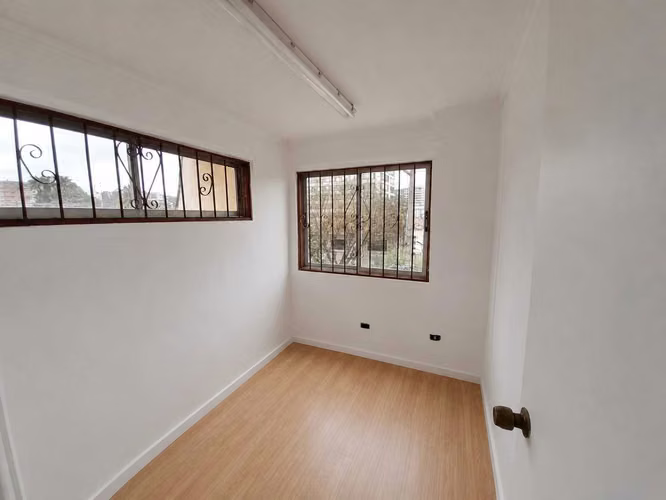 Hermosa Oficina de 3 Pisos en 4 Oriente (179650)