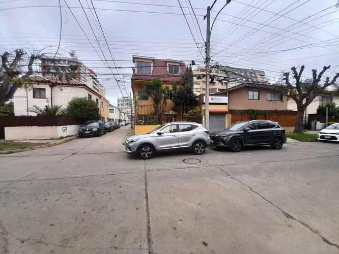 Oficina en Casa de 3 Pisos en 4 Oriente (179650)