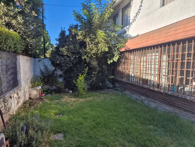 Arriendo Hermosa casa AMOBLADA - Juan Palau - Las Condes - 3D 2B 2E