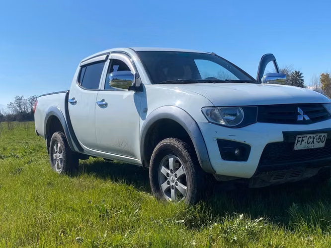 Se vende l200 full 4x2 año 2014
