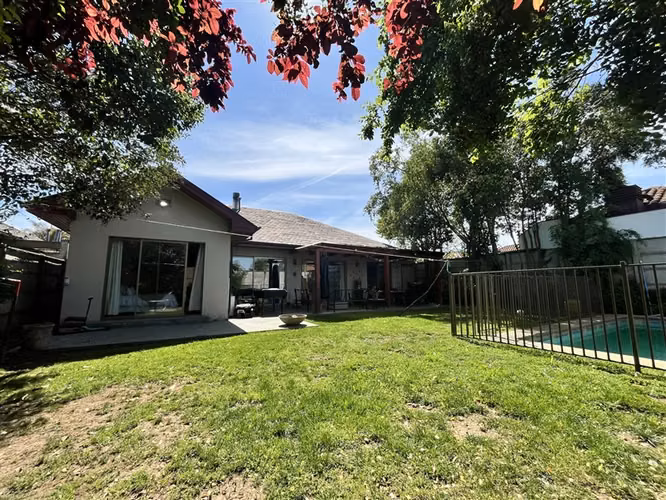 Se Vende Excelente Casa en Portones de Pichimapu, Talca