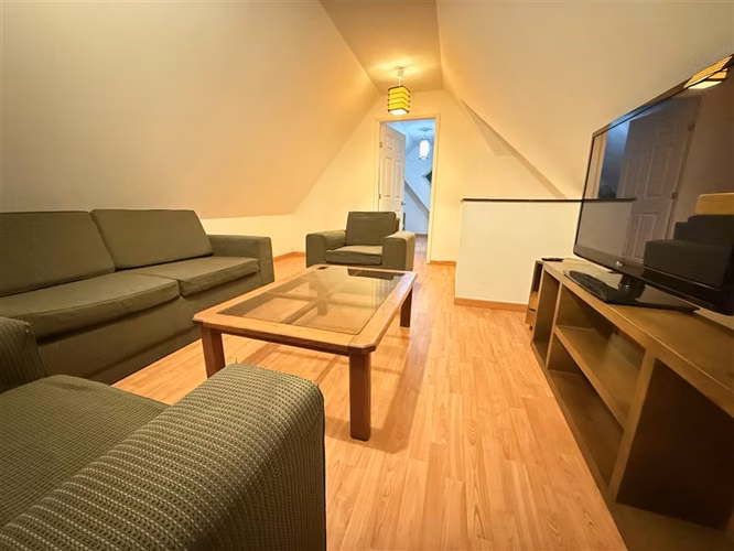 Casa en arriendo de 4D y 4B en tres pisos Huechuraba Fontova