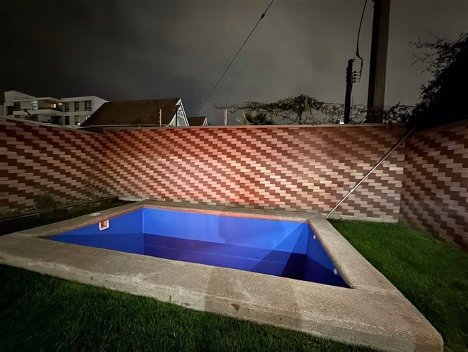 Casa en arriendo de 4D y 4B en tres pisos Huechuraba Fontova