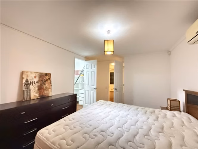 Casa en arriendo de 4D y 4B en tres pisos Huechuraba Fontova