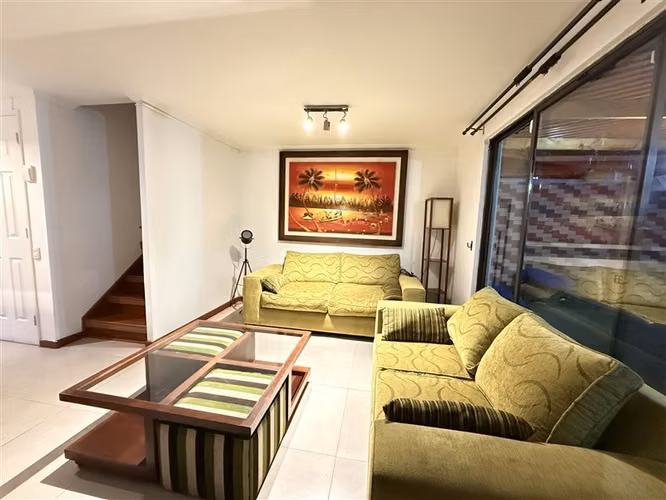 Casa en arriendo de 4D y 4B en tres pisos Huechuraba Fontova