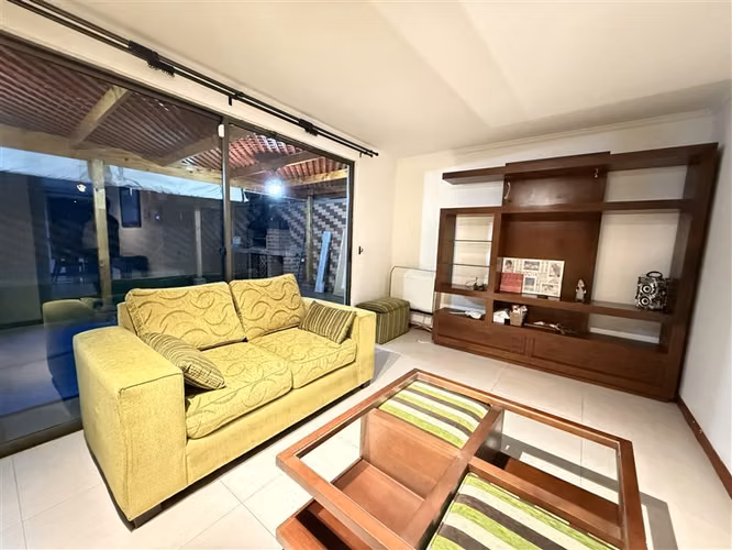 Casa en arriendo de 4D y 4B en tres pisos Huechuraba Fontova