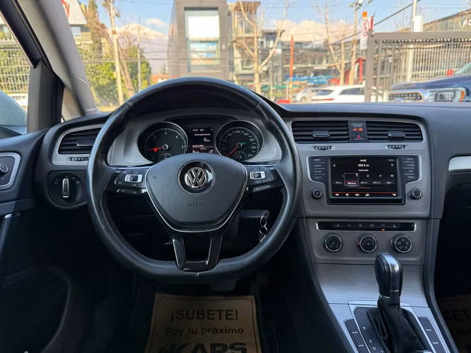 VOLKSWAGEN GOLF  2017
