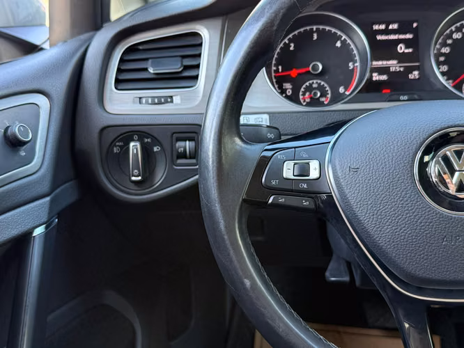 VOLKSWAGEN GOLF  2017