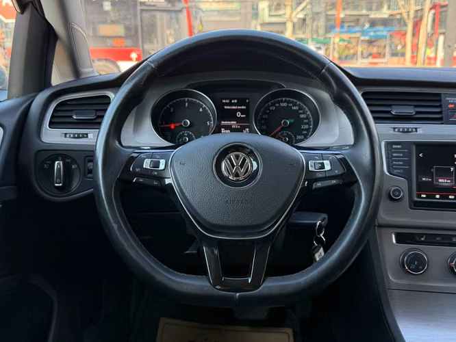 VOLKSWAGEN GOLF  2017