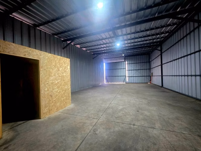 Arriendo bodegas 71 m2, 162m2, 243 M2 0,11 UF + IVA MENSUAL