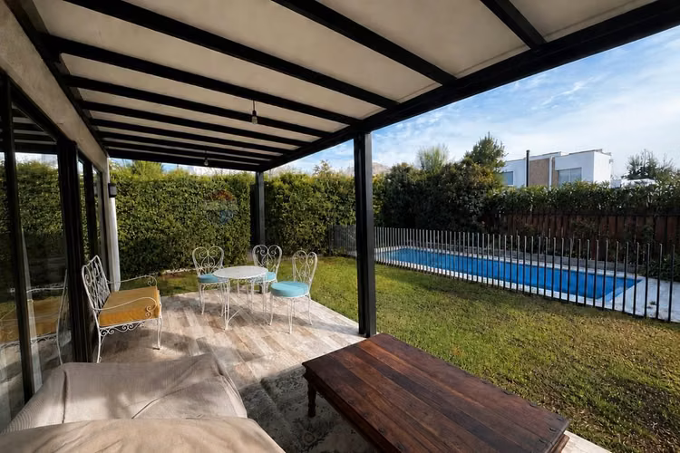 Casa mediterránea a pasos de alianza francesa
