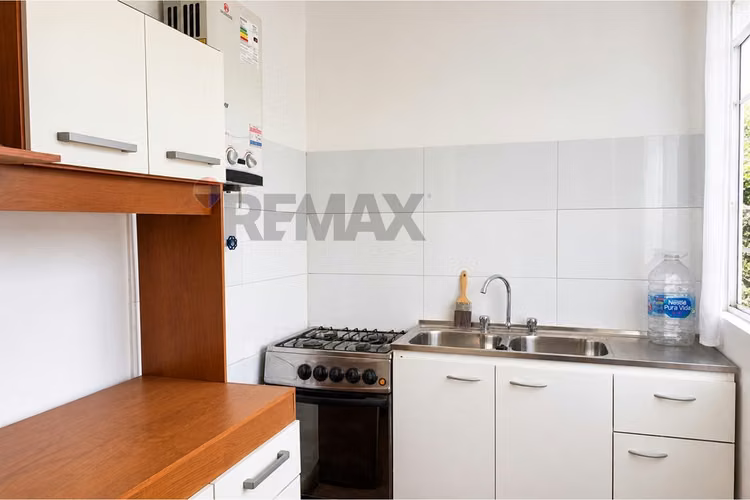 Amplia casa para remodelar con gran terreno