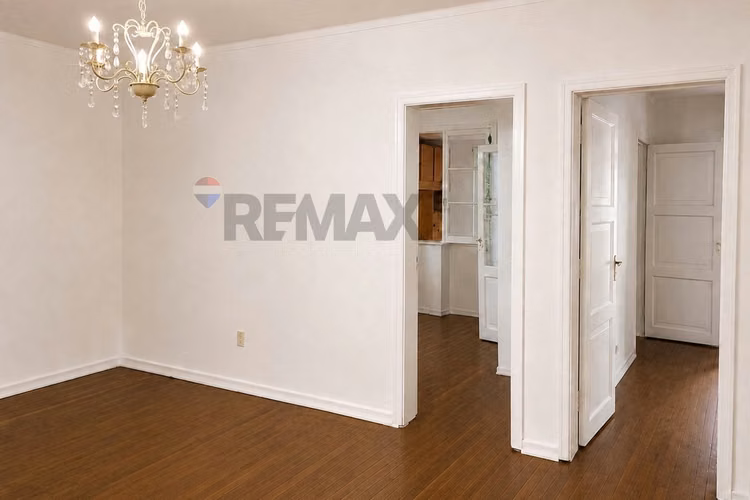 Amplia casa para remodelar con gran terreno