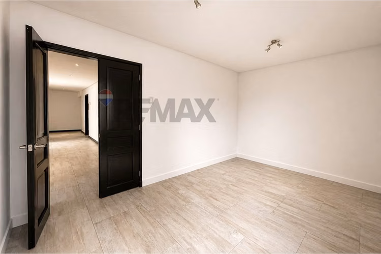 Venta exclusivo depto remodelado | 3d + servicio - Imagen 11