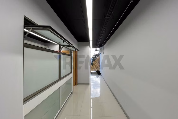 Excelente oficina en sector avenida alemania
